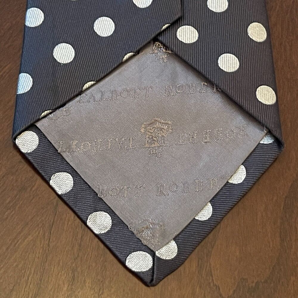 Vintage Robert Talbott Mitchell’s Of Westport Gray 100% Silk Hand Made In USA - Picture 2 of 9